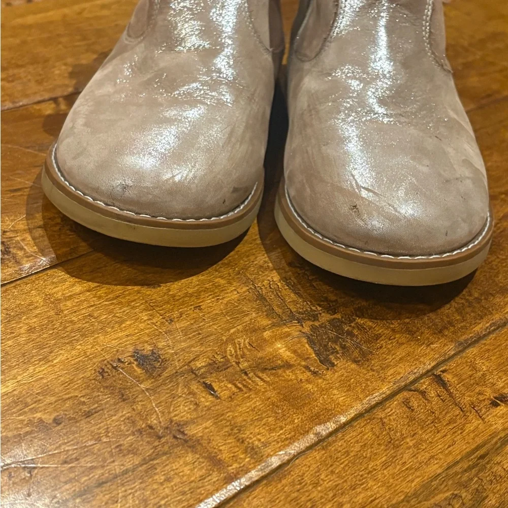 Elephantito Metallic Ruffle Boots - Picture 9 of 10